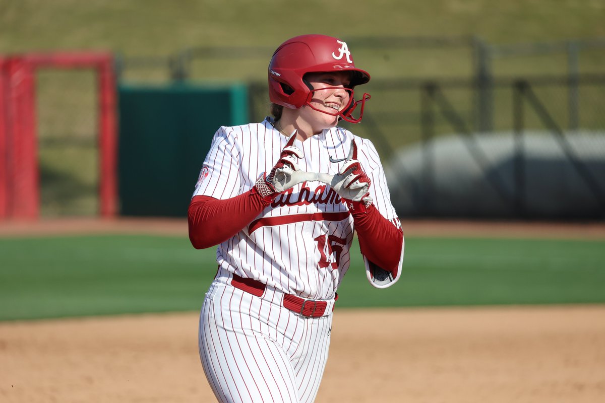 AlabamaSB's tweet photo. B6 | Wells with her second HR of the day👏👏

Alabama 7, Jax State 3

#Team30 #RollTide https://t.co/dTd1B4T59D