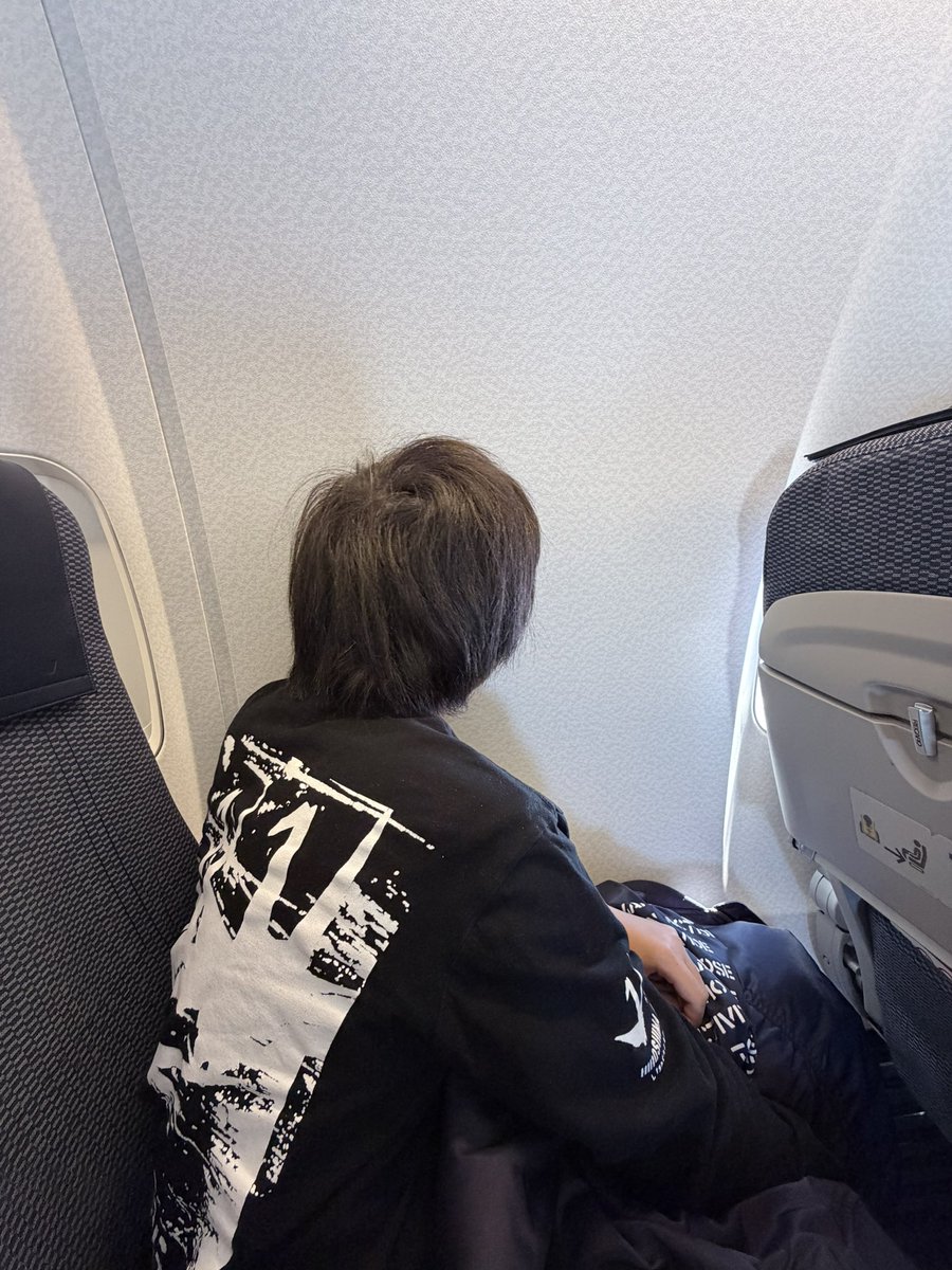 harukas69's tweet photo. 嘘みたいだろ。
窓ないんだぜ…。 https://t.co/jYi6e08SFG