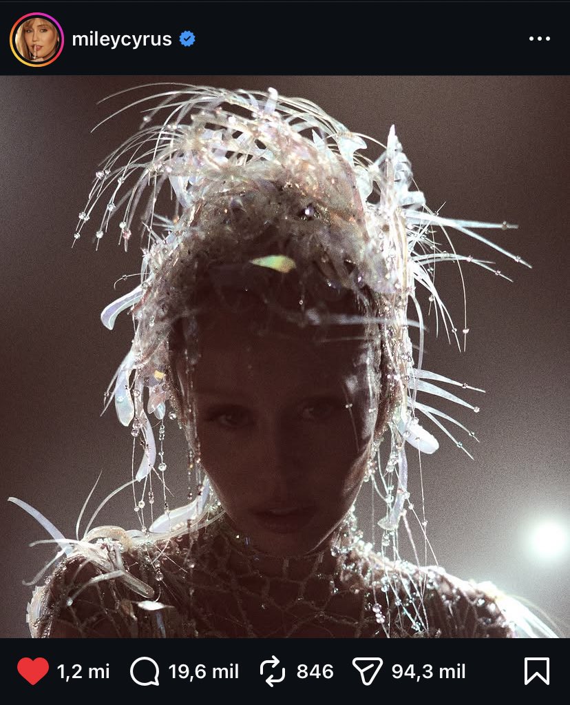 acervo miley cyrus tweet media