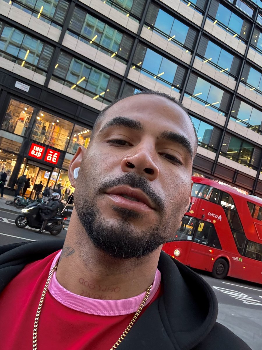 Sandro Farmhouse tweet media