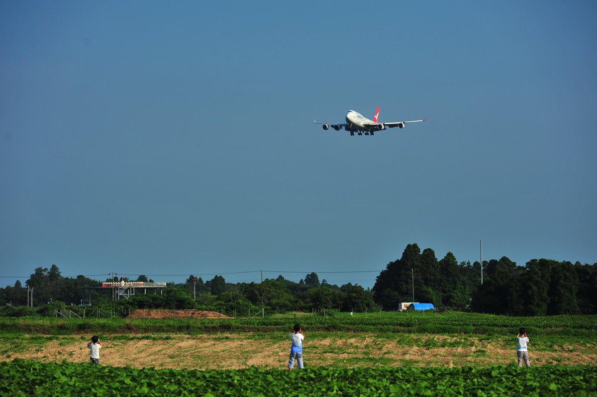 先週次男が、今週長男が卒業しました🌸
2人ともそれぞれ航空業界🚁✈️へ進みます。成田ベースは私だけに…。
これからは息子達のベースにお邪魔するのが楽しみ( ¨̮ )

こちらは11年前にフォロワーさんが息子達を撮影してくれた写真。この頃は朝早くから撮影行ってたなぁ(*´ `*)