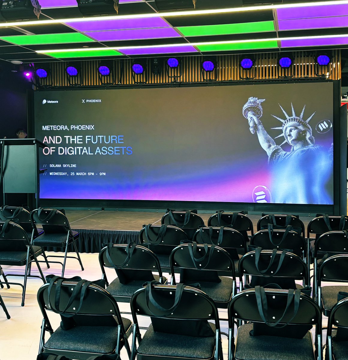 vesper is in NYC 🗽 tweet media