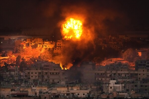 MarioNawfal's tweet photo. 🇮🇷🇺🇸🇮🇱 Iran told mediators any ceasefire with the U.S. and Israel must also include stopping strikes on Hezbollah, effectively tying Gaza and Lebanon together.

That adds a new layer to talks, making a deal dependent on halting Israel’s operations beyond Gaza.

In short: one ceasefire now has multiple conditions.

Source: Reuters, @ariel_oseran