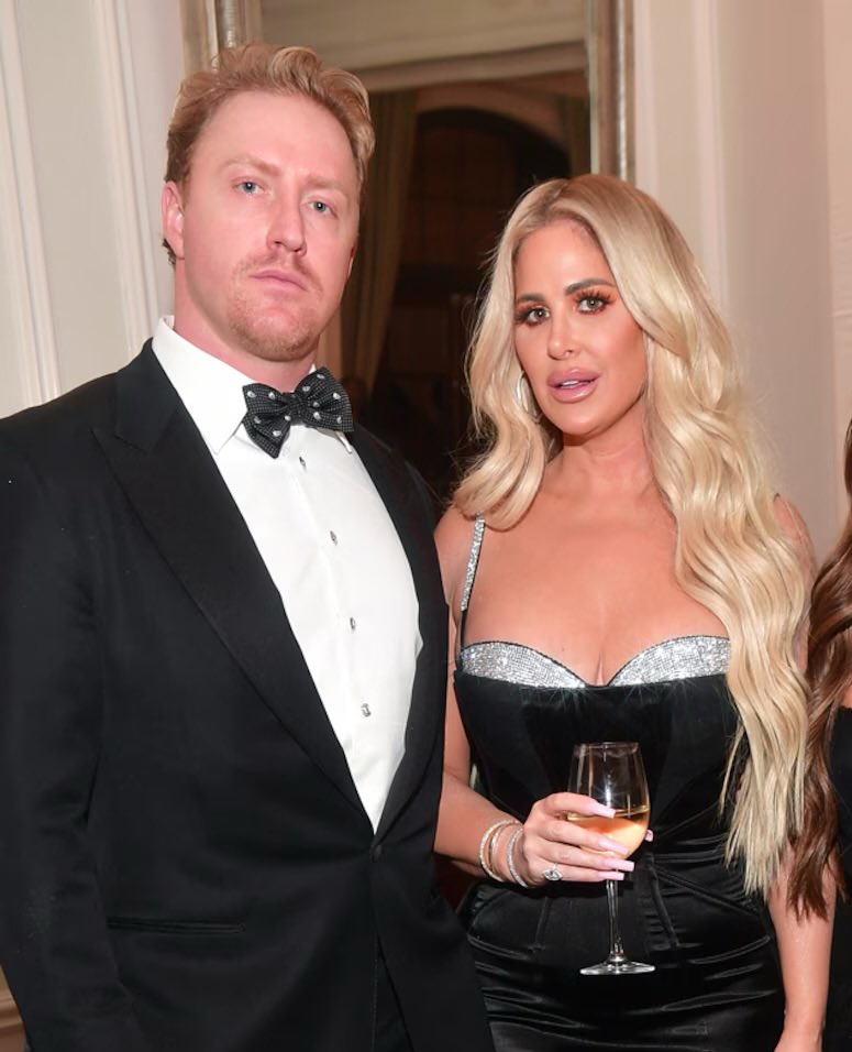 Bye Wig Hello Drama tweet media