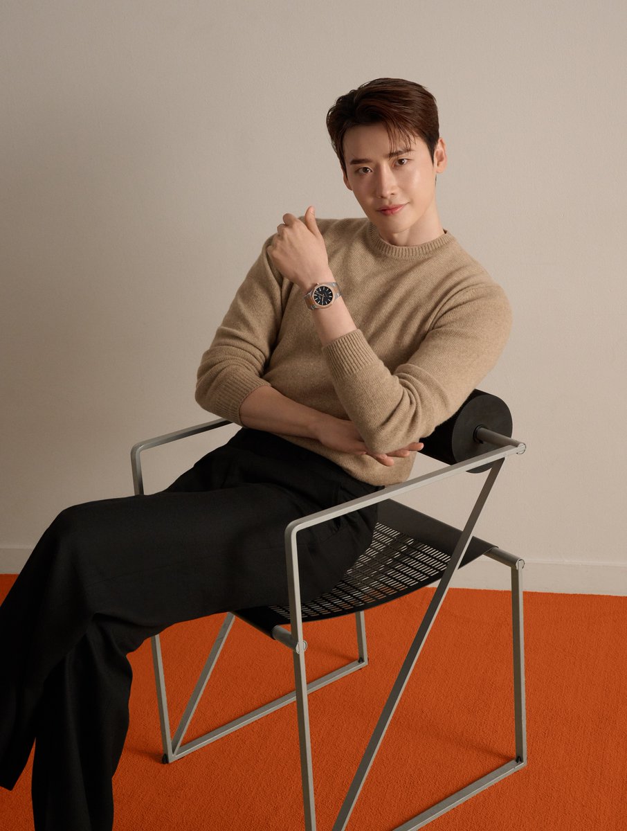 slist2015's tweet photo. 이종석, 미도 ‘멀티포트 8 원-크라운’ 신제품 공개

#이종석 
#배우이종석 
#LeeJongSuk 
#MIDO #미도 
#MIDOXLEEJONGSUK 
⬇️관련기사⬇️
https://t.co/BsbKIXQ6oV https://t.co/kzLdq7Elk0