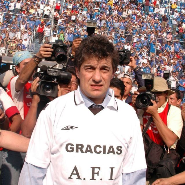 History_LigaMX's tweet photo. El Profe Ibáñez llegando a la inauguración del Mundial https://t.co/ZbqhcgnQSh