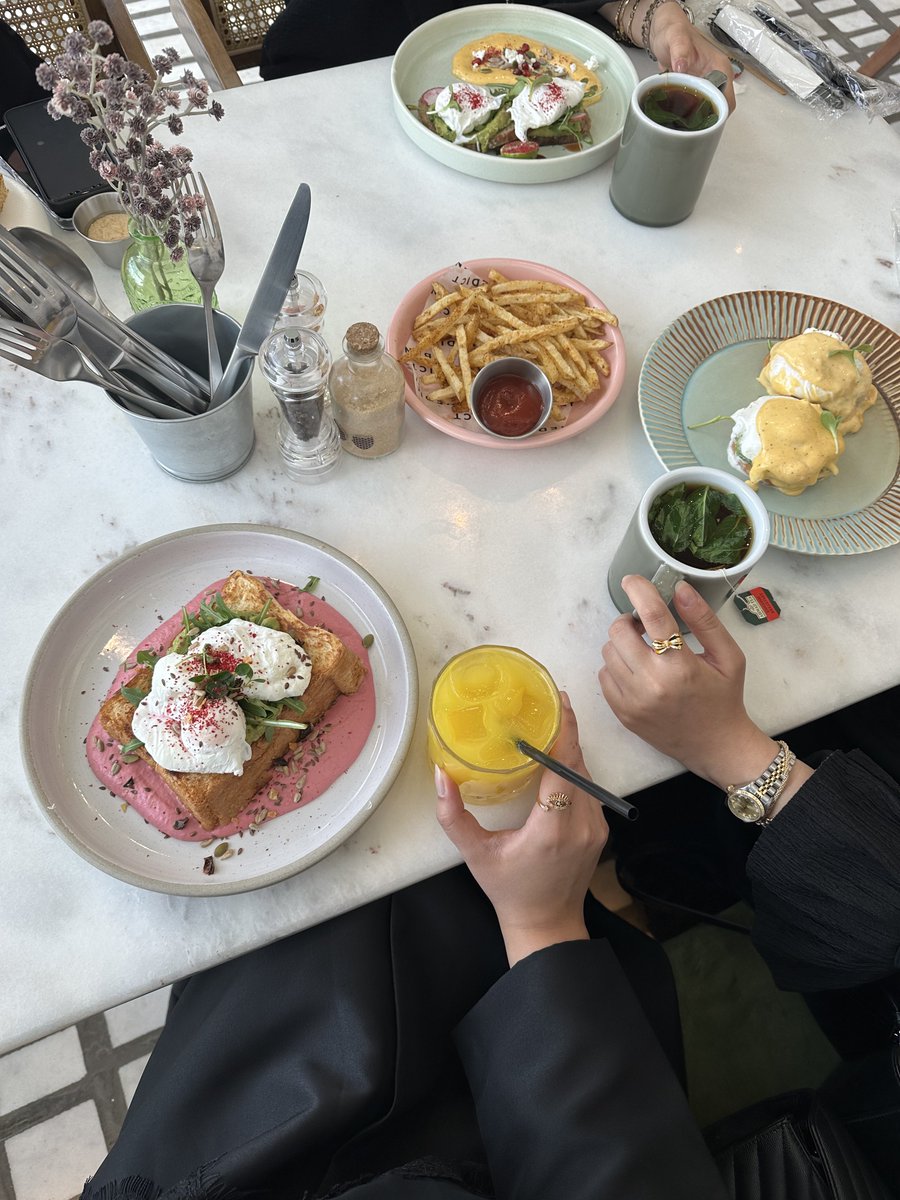 Mona🍒 tweet media