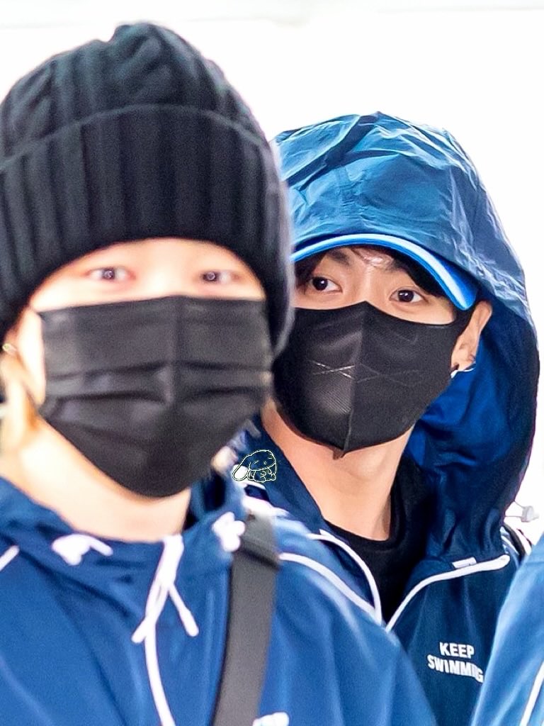 ashamakhy's tweet photo. 저의 열렬한 팬층 외에도, 저는 아름답고 밝은 눈을 가지고 있습니다. 제 비행은 항상 안전합니다.✈️ @mnijungkook  #jungkook #jeonjungkook. https://t.co/r4sQliqXeU