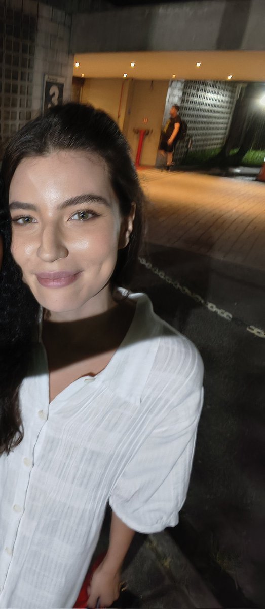 samantha tweet media