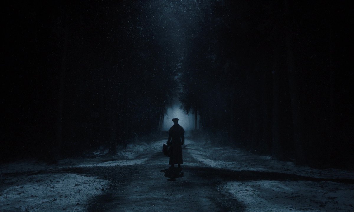 fallamoe's tweet photo. Robert Eggers lets darkness consume the frame.
Moonlight. Firelight. A single face emerging from shadow. His films don’t illuminate the world. They reveal just enough to make it unsettling. https://t.co/5XLo8PM1Wa