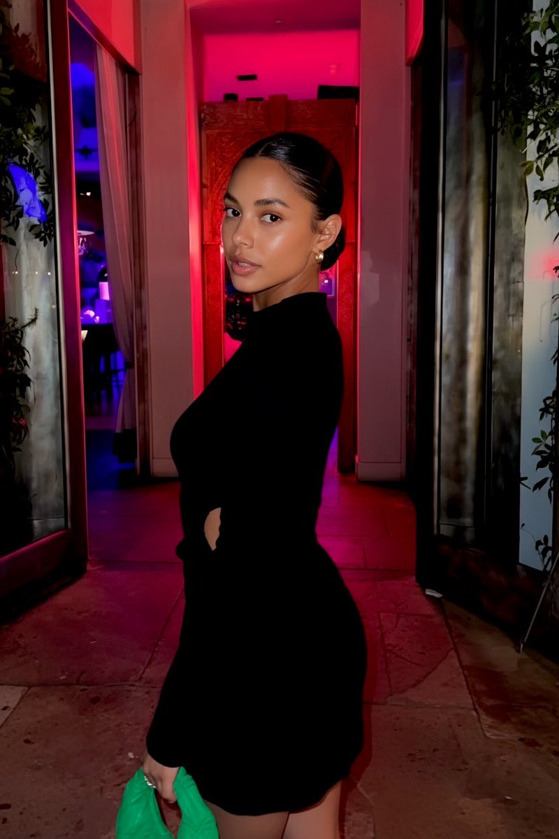 boujée bae tweet media