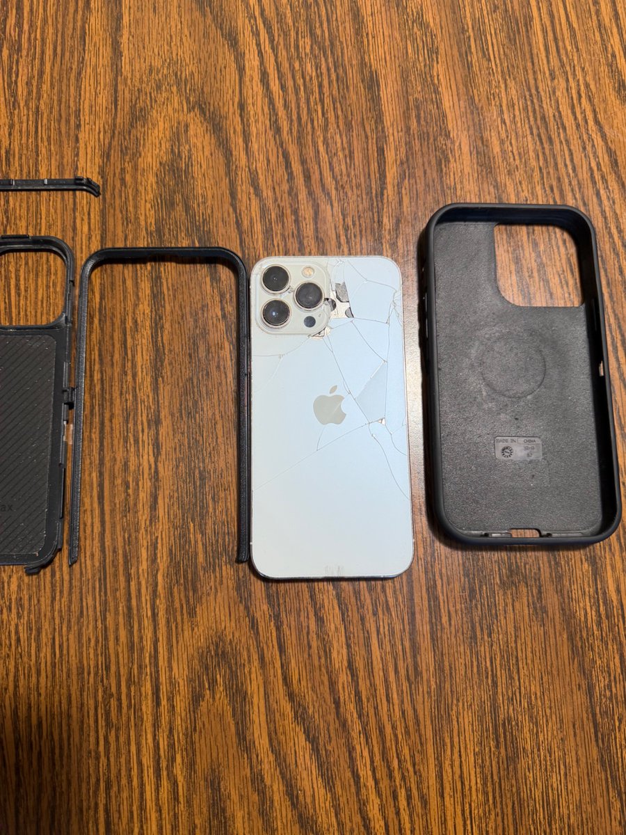 ChrisBNichols5's tweet image. It needed to be done. Brand new iPhone Pro 17 Max. After 4 full years &amp;amp; 2 months. iPhone Pro 13 Max you were good. Onto something new. Of course I’ll be a protective case. 

#iphone #promax #business