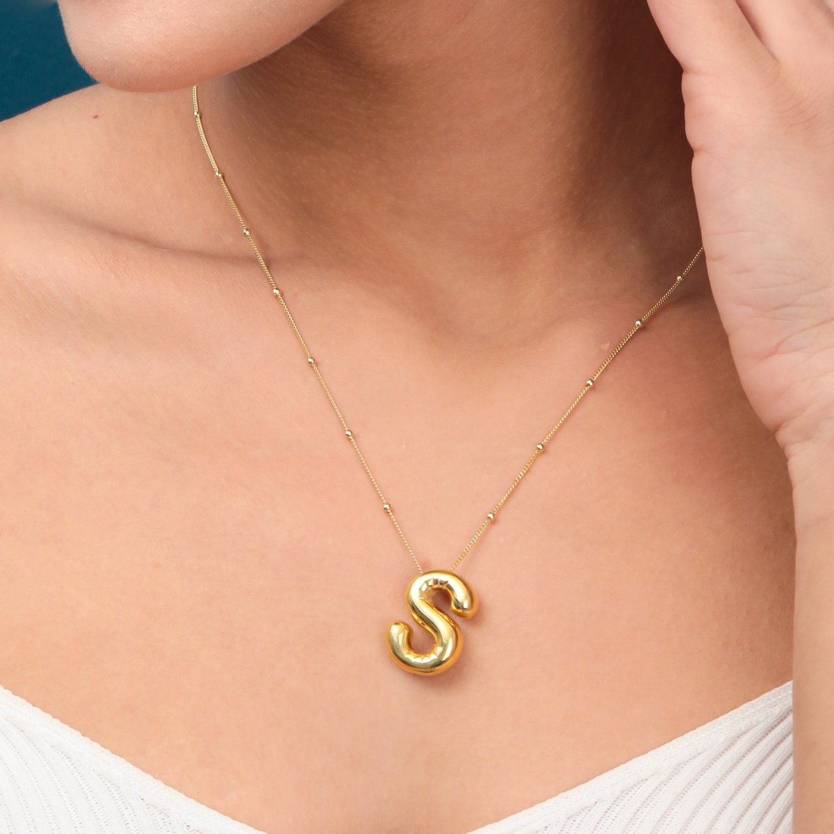 alluniqueness's tweet photo. Get that instant pop with our stunning #GoldFilledInitialNecklace. A dainty bubble letter charm on a 16-inch chain makes a superb #PersonalisedBridesmaidGift or your own treat. Seriously chic #BubbleLetterJewellery! https://t.co/18hyZDKjKv https://t.co/33751b2RXR