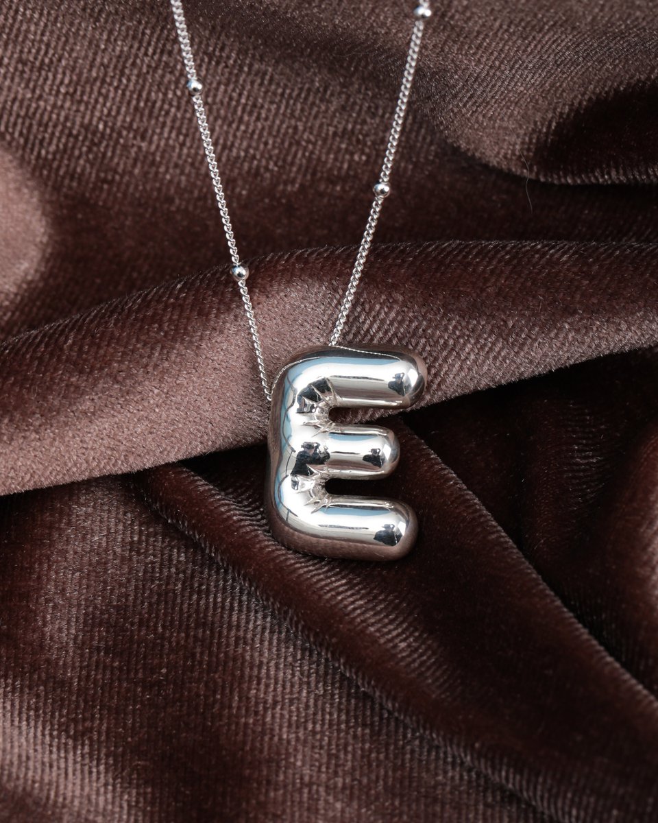 alluniqueness's tweet photo. Get that instant pop with our stunning #GoldFilledInitialNecklace. A dainty bubble letter charm on a 16-inch chain makes a superb #PersonalisedBridesmaidGift or your own treat. Seriously chic #BubbleLetterJewellery! https://t.co/18hyZDKjKv https://t.co/33751b2RXR