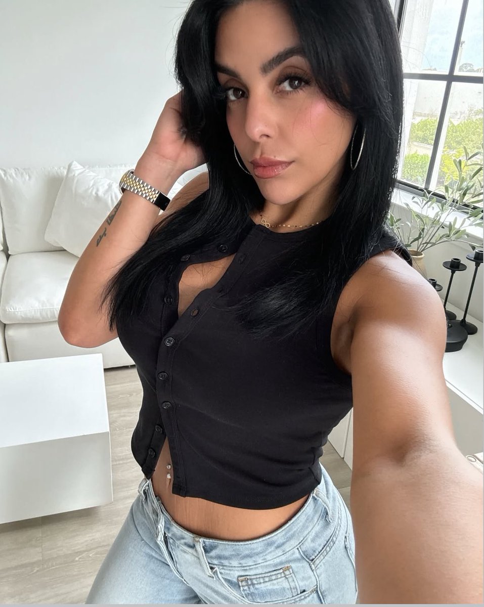 dreya_71's tweet photo. Blackout mode: activated 🖤✨ https://t.co/pdtoTbkbft