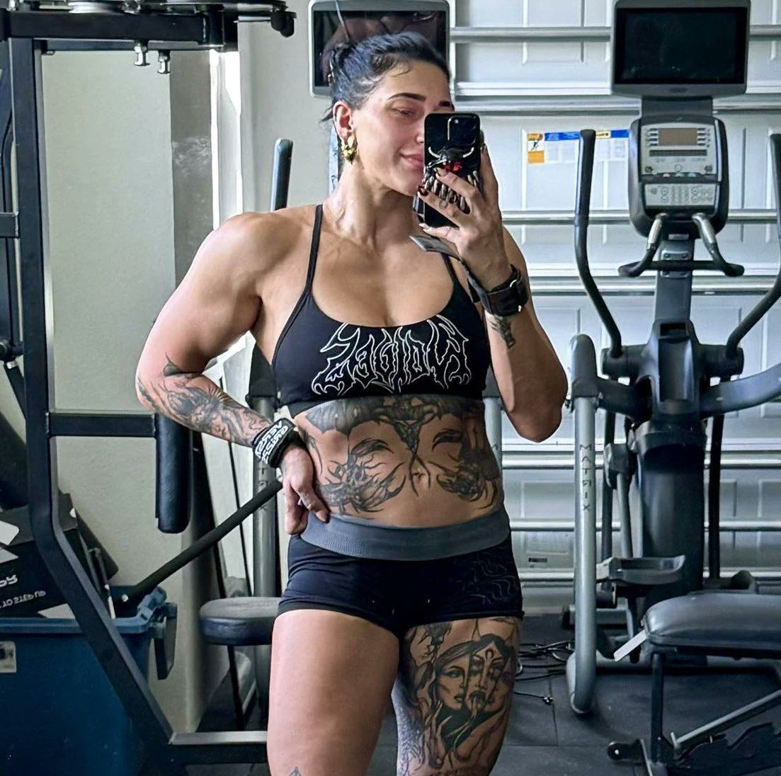 ๐๐ช๐ฏ๐จ ๐ฐ๐ง ๐๐ฆ๐ณ๐ณ๐ฐ๐ณ๐ด- tweet media