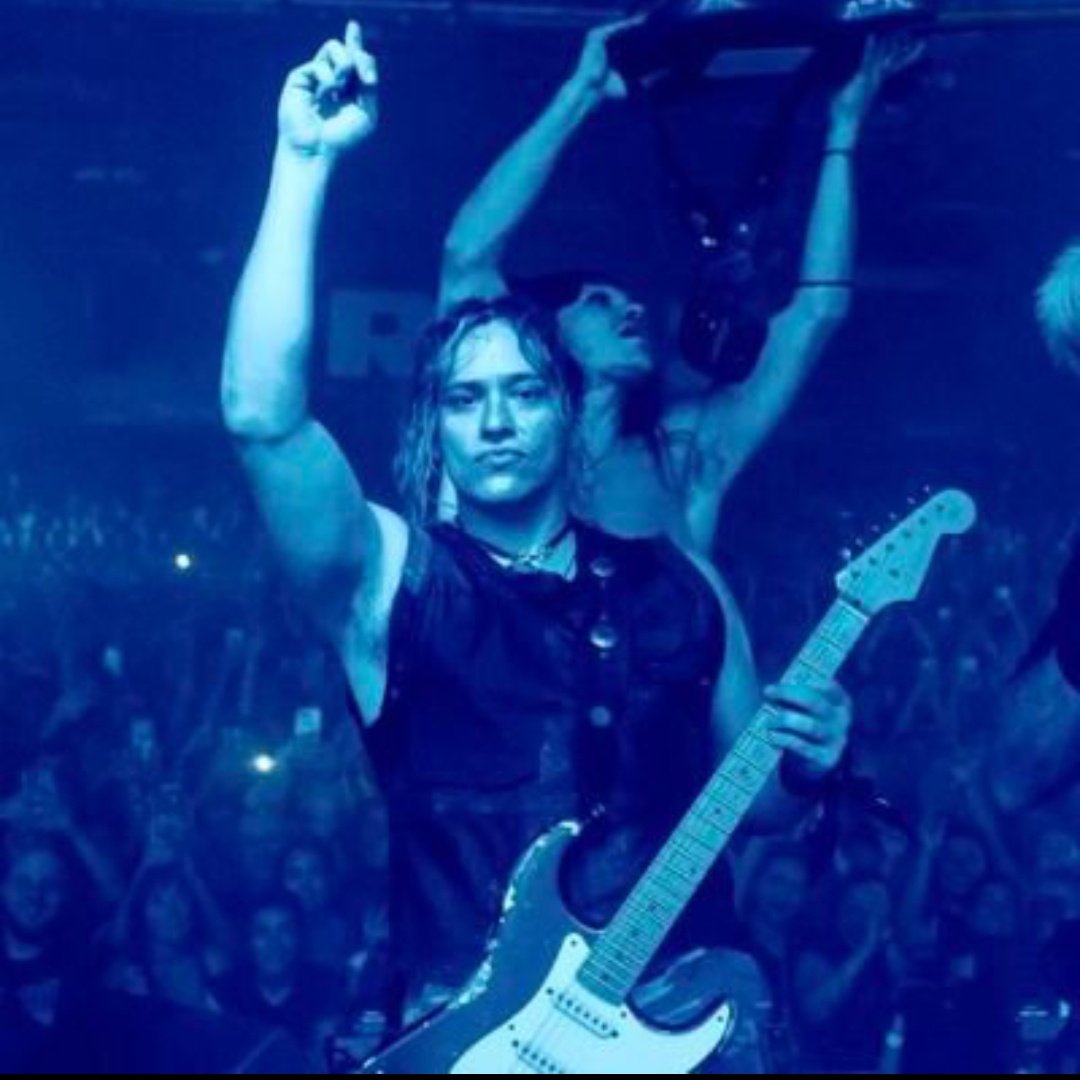 isii ⋆ irme lejos tweet media