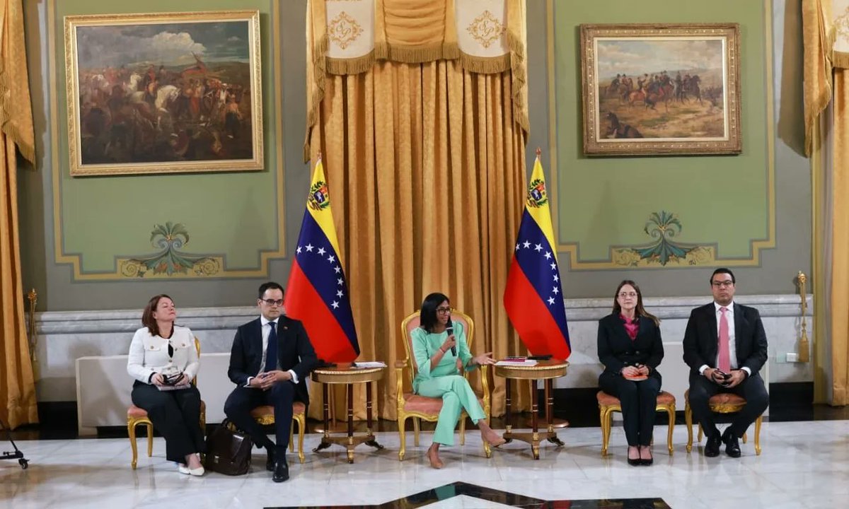 El Estímulo tweet media