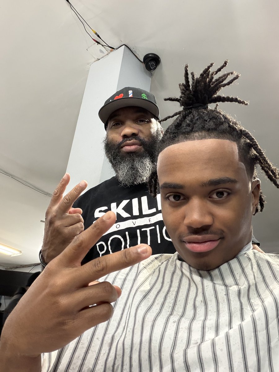 TOOTTHEBARBER's tweet image. Just cut my youngin  Jett Harrison the #1  ranked HS football player in the nation for the Class of 2028. #Philly #TootDaBarber