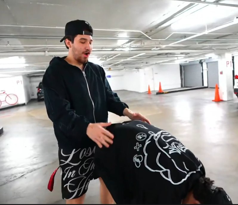 off Panin 🎭 tweet media