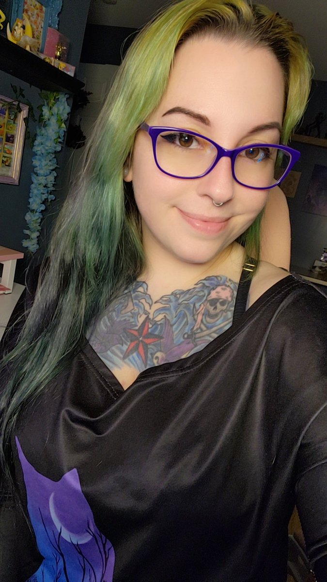 XenoQueen tweet media