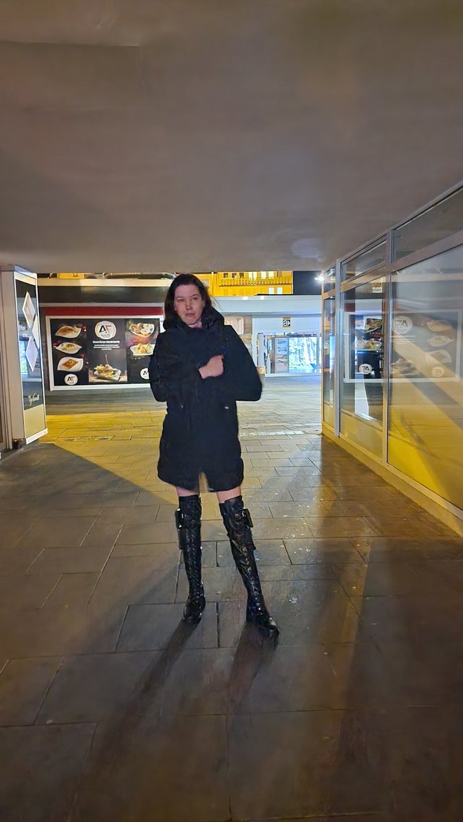 Wenn man nach dem #Swingerclub ein Foto machen will und dann gestört wird :D