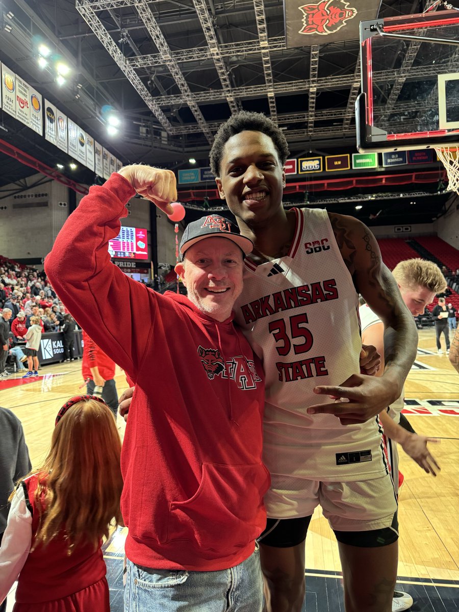 crahar33's tweet photo. @IzaiyahN @charlesmccary Good luck Big Zay!! https://t.co/jDEEObWnlb