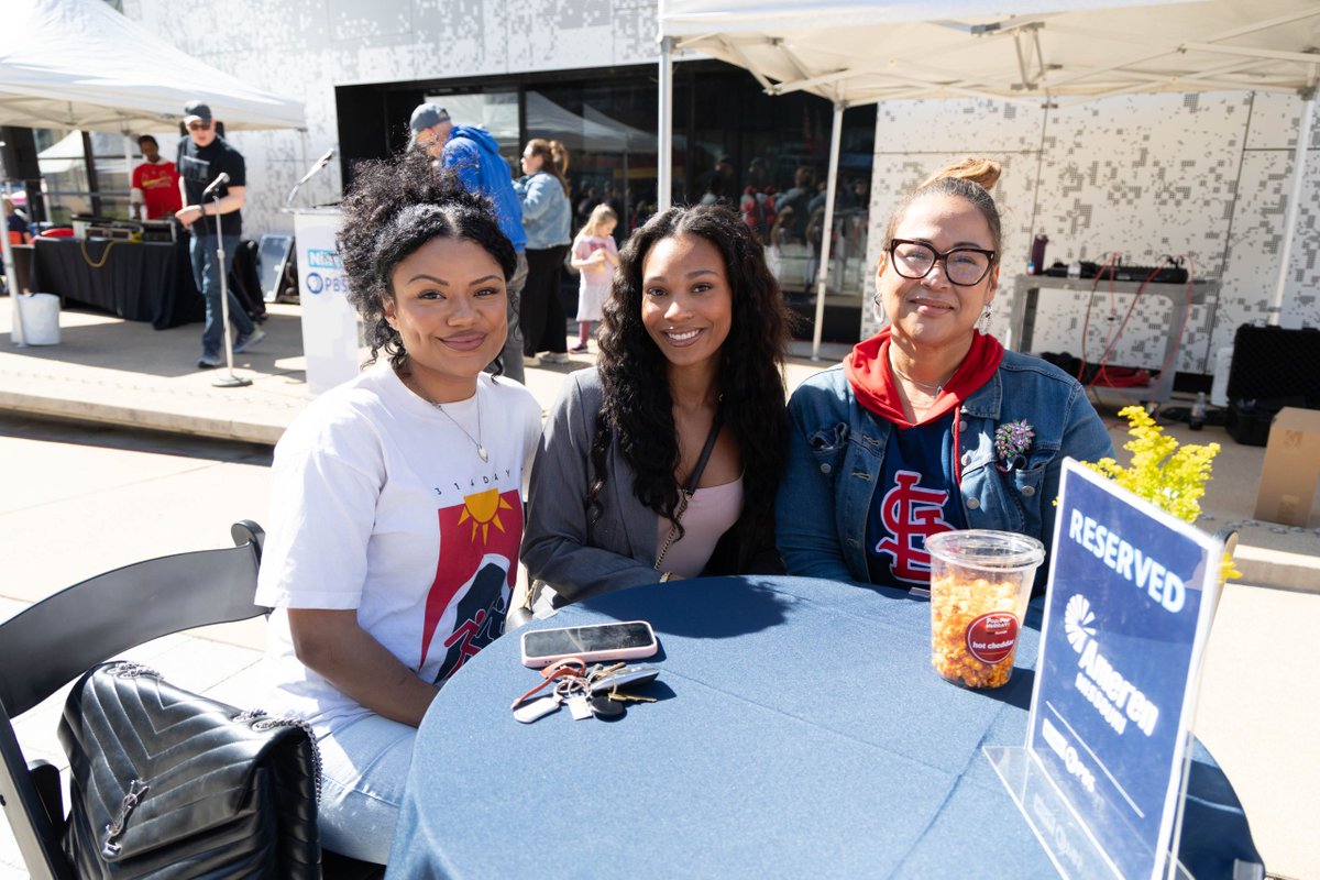 StLouisAmerican's tweet image. '314 Day rewind'

🖋 Delores Shante | The St. Louis American
📸 Lawrence Bryant and Taylor Marrie | St. Louis American

#stlamerican #stlnews #stlouis #314Day #STLMusic #CommunityAwards #STLStyle

stlamerican.com/arts-and-enter…
