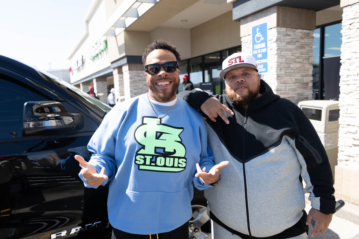 StLouisAmerican's tweet image. '314 Day rewind'

🖋 Delores Shante | The St. Louis American
📸 Lawrence Bryant and Taylor Marrie | St. Louis American

#stlamerican #stlnews #stlouis #314Day #STLMusic #CommunityAwards #STLStyle

stlamerican.com/arts-and-enter…