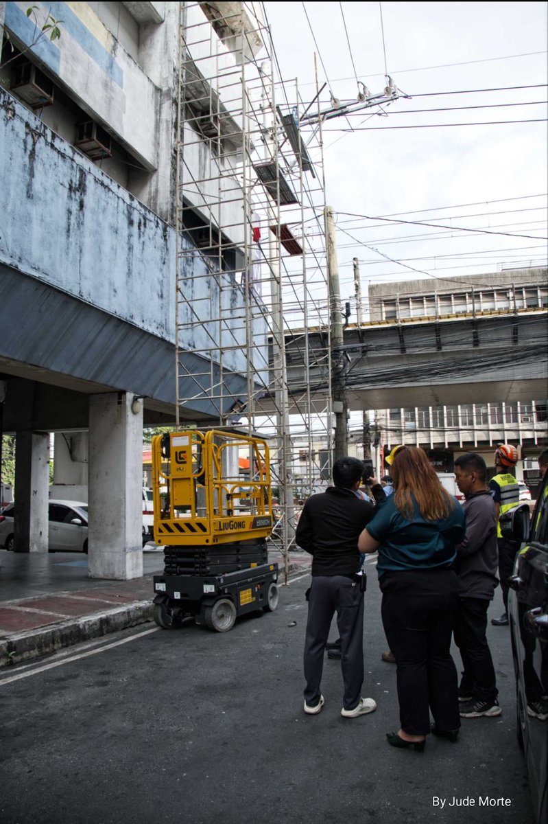 MorteJude's tweet photo. @SiKImagery Agreed, Jeremy, the things we do for photojournalism / #photography
Like getting photos of a 3/25/26 crime scene (see below ⬇️) in #QuezonCity , #Philippines 🇵🇭

#Electrocution #fujifilmxm5 #haphazard #cuttingcorners https://t.co/P0l7QyEBMJ