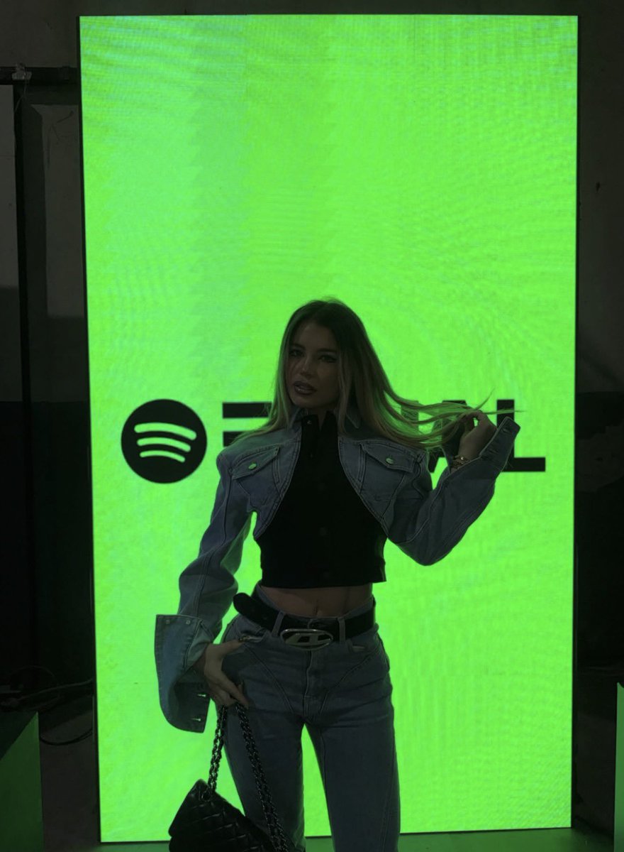 Flavia Laos Center tweet media