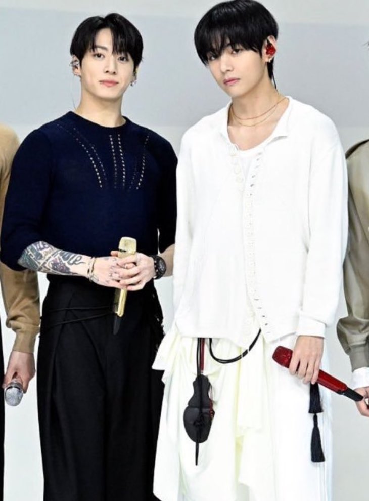 LOOK AT TAEKOOK OMG!!!!