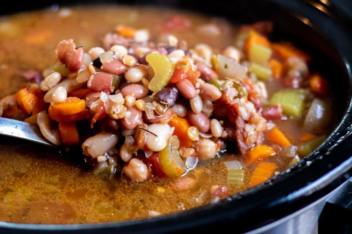 kyleecooks's tweet image. A yummy slow cooked soup, packed with flavor and goodness - 15 Bean Soup is a great one to set and forget! #crockpot #recipe #soup #kyleecooks #beans kyleecooks.com/crockpot-15-be…