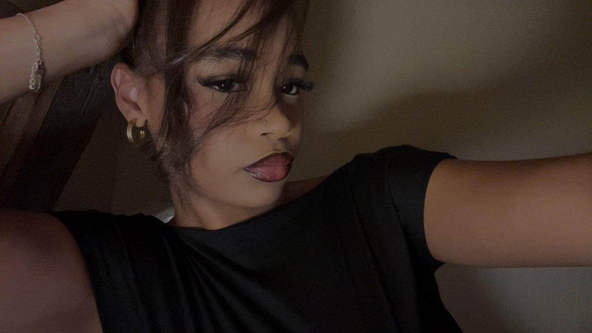 léa 😈 tweet media