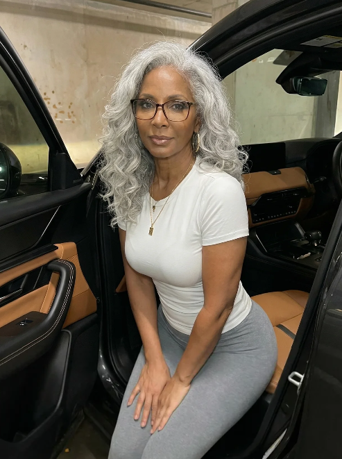 hotwifegloria tweet media