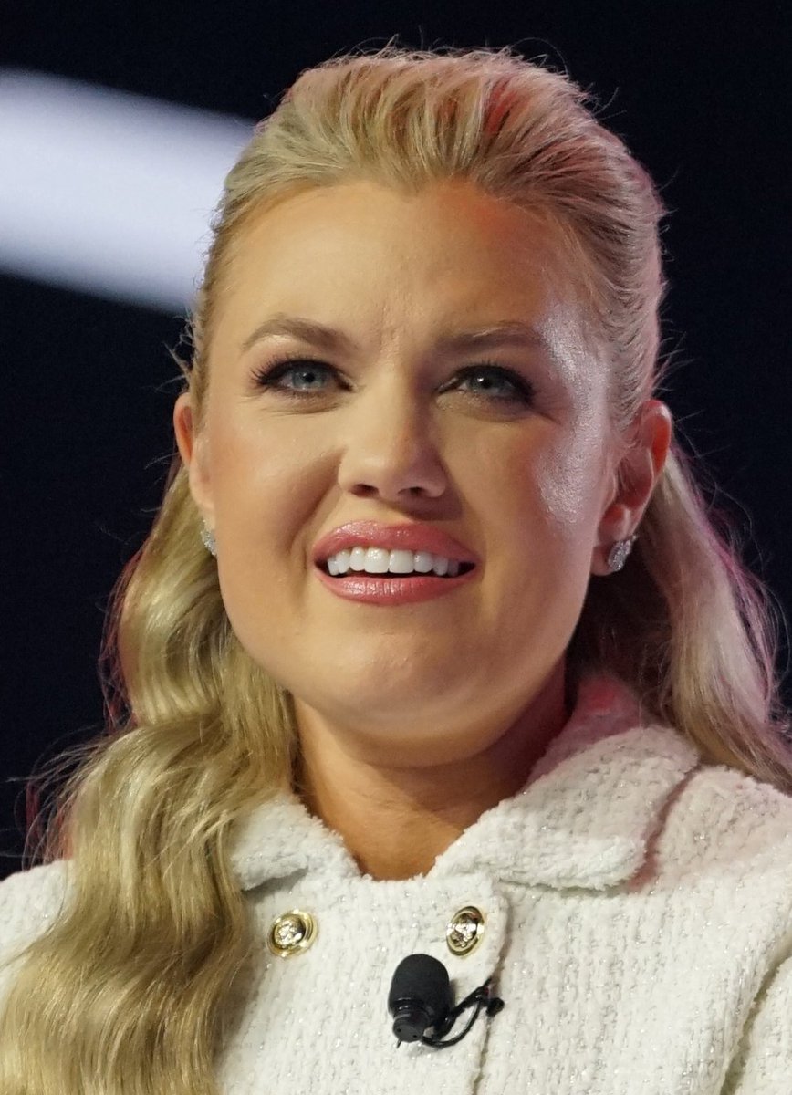 InfalliblePuma's tweet image. What is the Republican obsession with bleach blonde bulldog-faced chubby 4s?