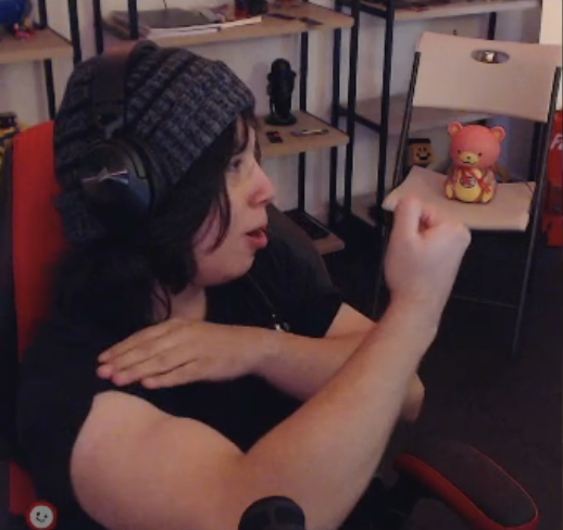 quackity’s bicep ❯❯ 🔲🌌 tweet media