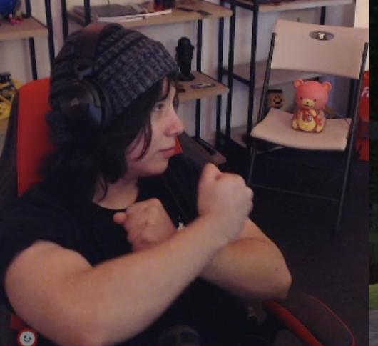 quackity’s bicep ❯❯ 🔲🌌 tweet media