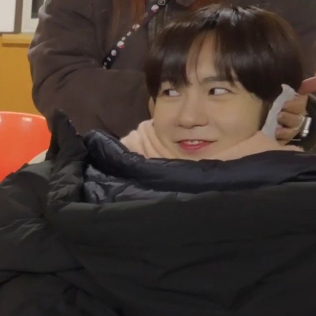 료앞니 tweet media