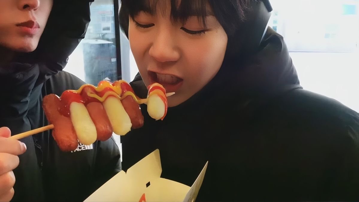 료앞니 tweet media