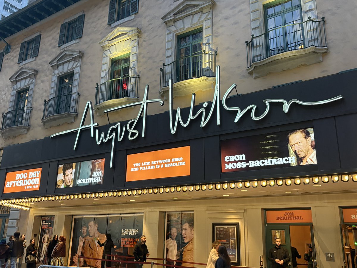 Man in Chair tweet media