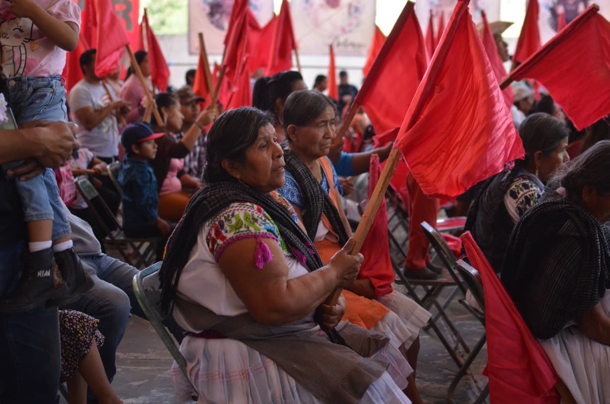 citlali_salcedo's tweet photo. La cultura, el desarrollo y la autodeterminación de los pueblos se construyen y defienden con organización y consciencia popular. 💪🏼 #ElPuebloUnidoProgresa
#Huitzilan #Puebla. https://t.co/5sKs7rXBbQ
