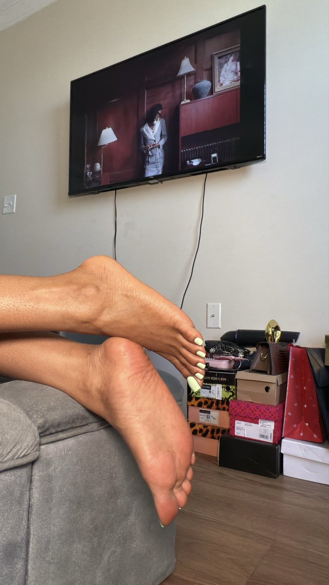 your obsession has a price 😌💅🏽
#FootFetish #Findom #Paypig #FootWorship #SpoilMe