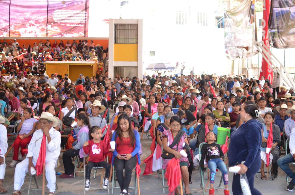 Tres aniversarios, una sola enseñanza: cuando el pueblo se une, avanza.
Huitzilan, Cerro del Tejolote y Clara Córdova son ejemplo para todo México. 🇲🇽
#ElPuebloUnidoProgresa