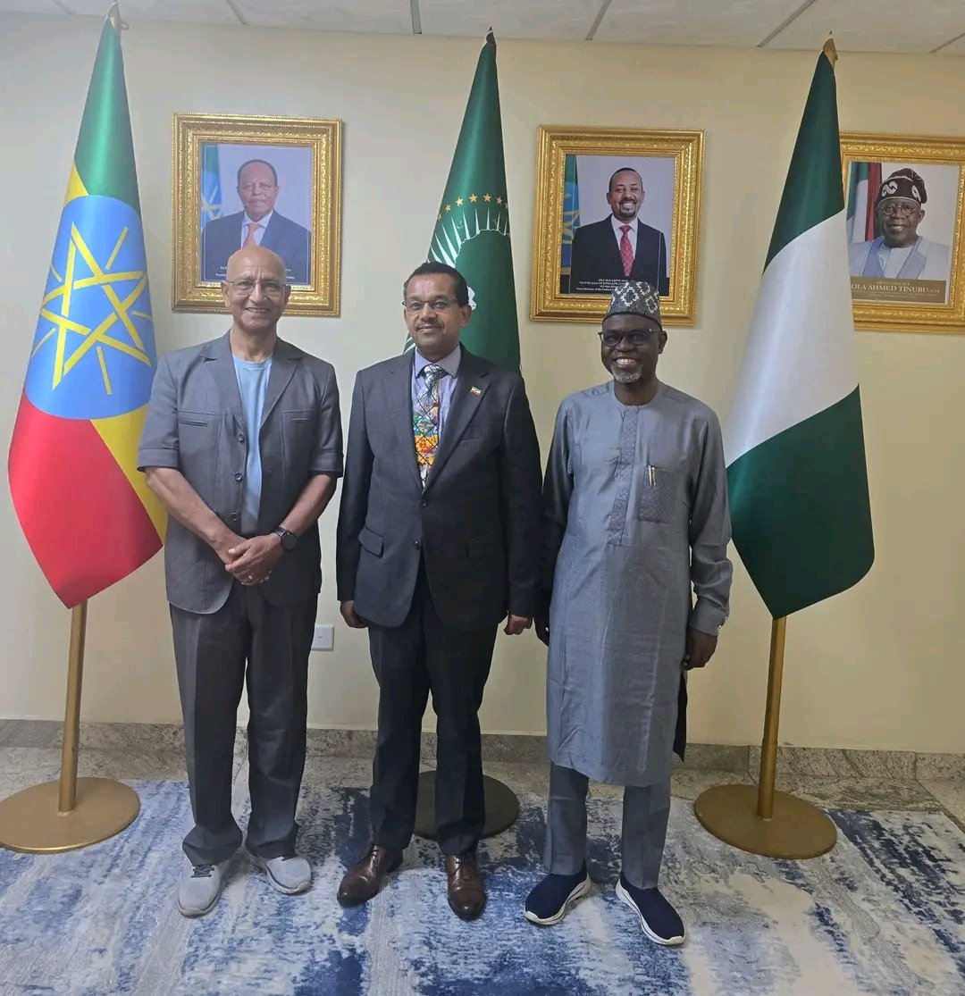 EthioEmbassyNG's tweet photo. H.E Amb Legesse Geremew HAILE received and held an insightful discussion with Prof. Wahab Olasupo Egbewole, SAN, Vice-Chancellor of the University of Ilorin #Nigeria🇳🇬 and Prof. Daniel Kitaw, School of Mechanical and Industrial Engineering, Addis Ababa University #Ethiopia🇪🇹. https://t.co/bVmOZa8J4k