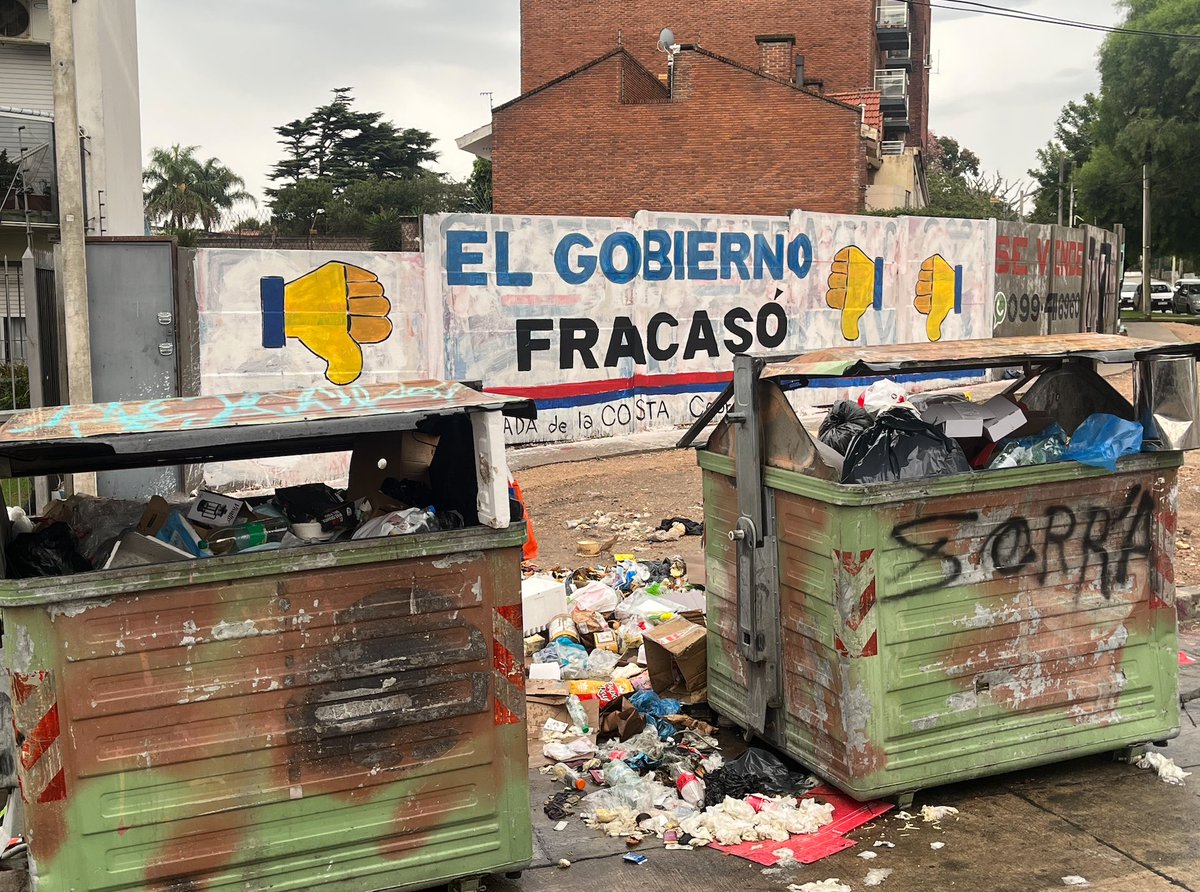 DaJusticiero's tweet image. hoy montevideo esta en manos de los mismos que gobiernan desde hace 37 años !!!
El Fracaso_Amplio #corrupto e #incapaz que con sus ataques de esquizofrenia quiere culpar a no se quien de los males causados por ellos mismos.