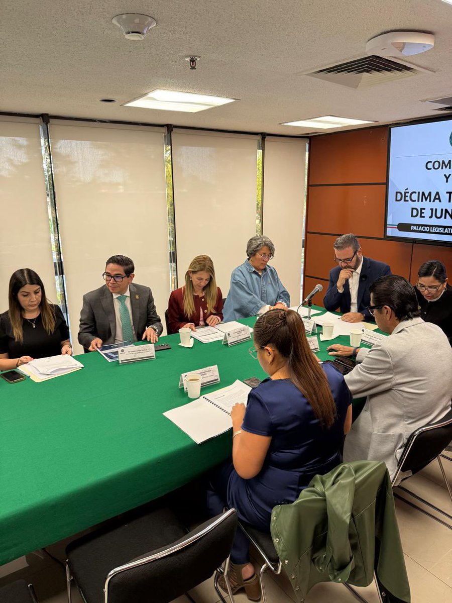 ¡Maravilloso día!✨🫶🏻Participamos en la Reunión de Junta Directiva y en la Reunión Ordinaria de la Comisión de Radio y Televisión. 📡✨

#CercaníaQueTransforma #TrabajoLegislativo #LegislarParaTuBienestar #EscucharParaTransformar #Xalapa #Distrito10 #Morena #AnaMiriamFerraez