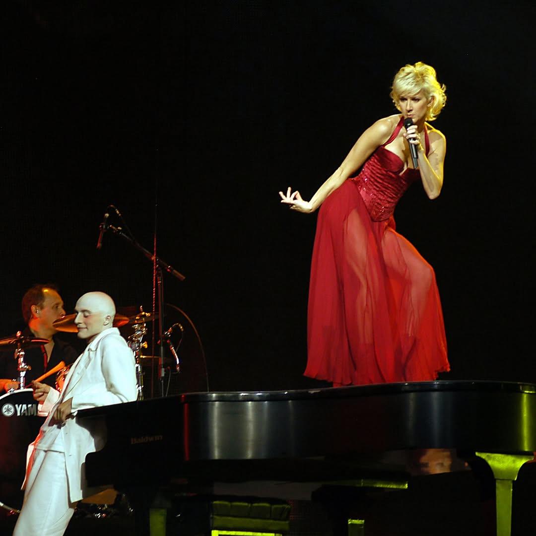 Annette01413692's tweet image. Celine atop the piano again ♥️
C
@celinedion #LasVegas #ANewDay #residency