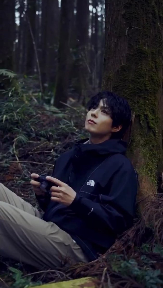 Dearest <a href="/BOGUMMY/">박보검</a> 💚
Where you lost in the forest ? 
I love to see you sitting under the tall trees, far from the madding crowd ... enjoying the music and scents of nature. 
May your Thursday also bring you much pleasure and happiness 💚
#THENORTHFACE 
#ParkBoGum 💚