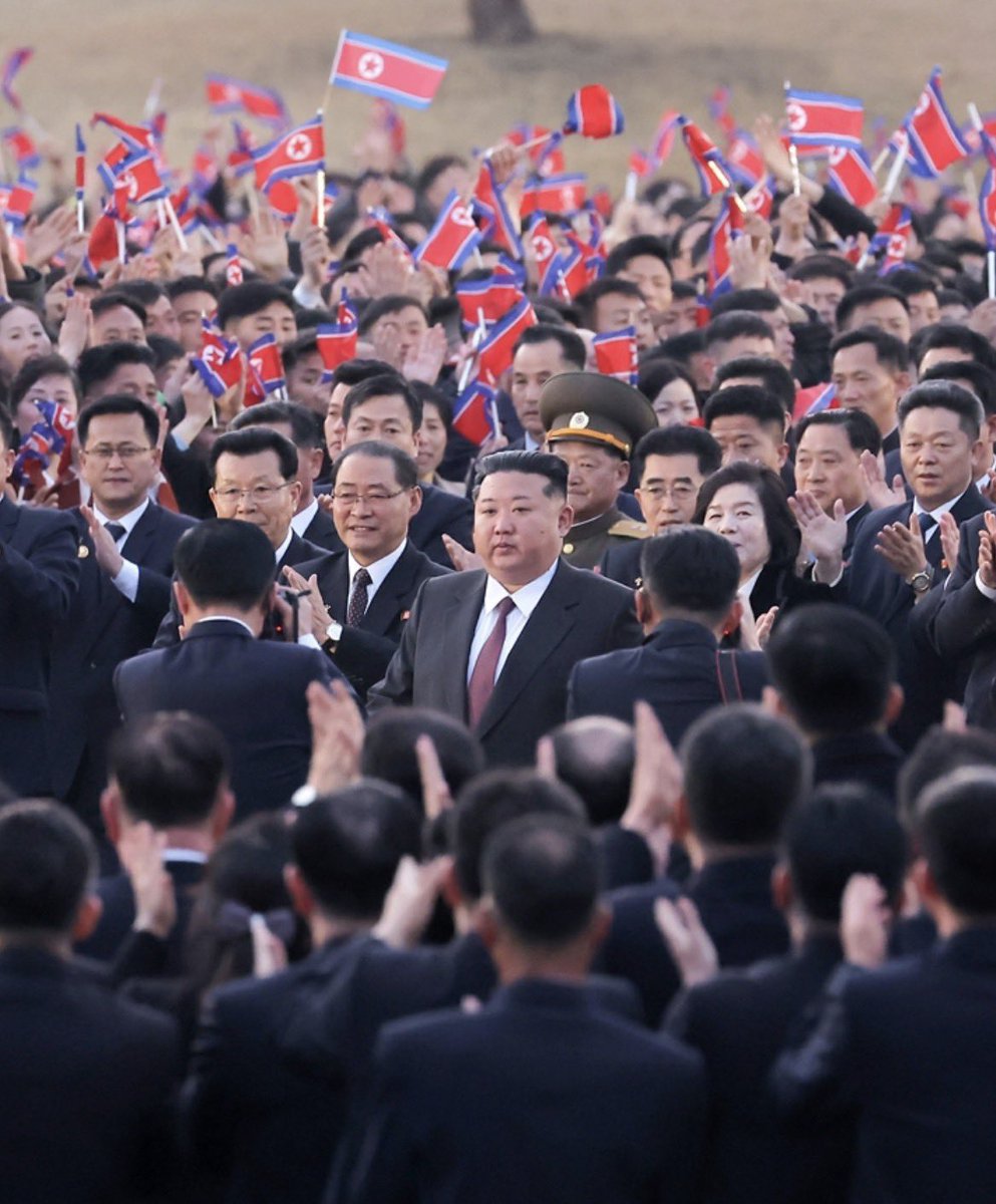 金元帅大胆往前走，革命进入新阶段

金正日曾说：对共产主义没有把握。所以朝鲜在2009年把“共产主义”这个词从宪法中删掉了。 2026年3月23日，朝鲜第十五届最高人民会议第一次会议，又删除了宪法中的“社会主义”一词，朝鲜议长表示此次修宪“符合革命新发展阶段的要求”。